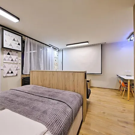 With Projector And Balcony Between Main Square And Kazimierz Quarter Апартаменты Краков